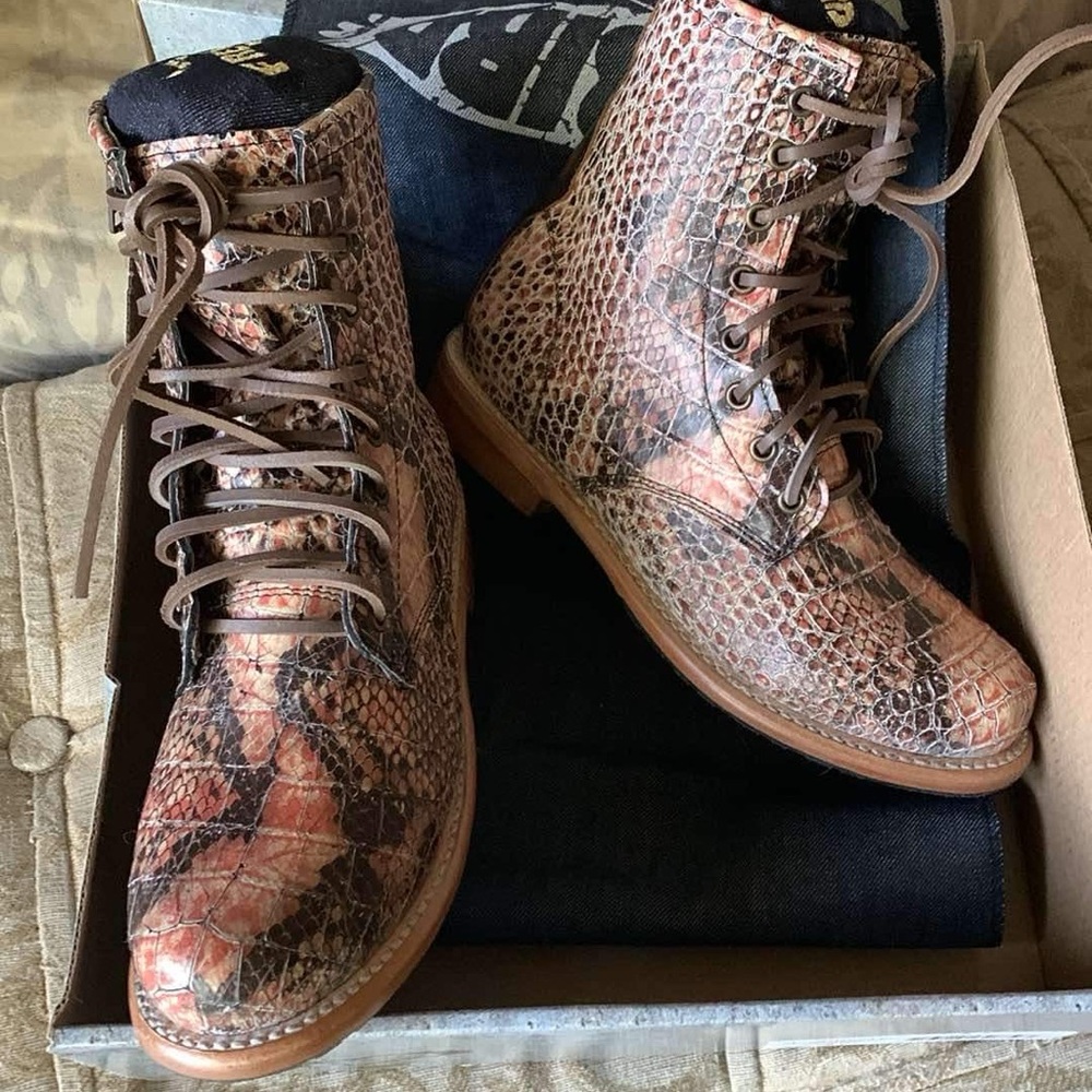 Freebird by Steven 8 NIB Manchester Pink Snake